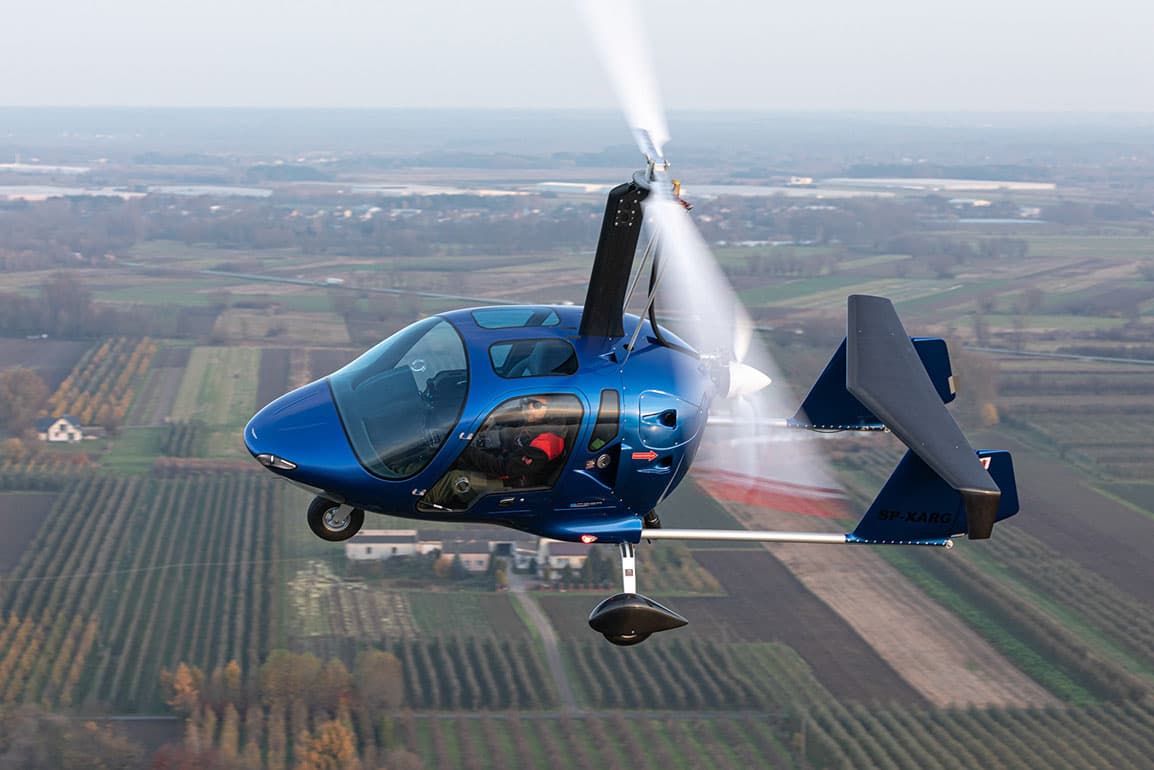 ARGON 915 iS in flight - its rotor turning in autorotation, as it always is
