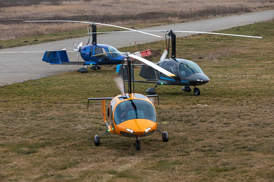 Three ARGON 915 iS gyrocopters on the airfield