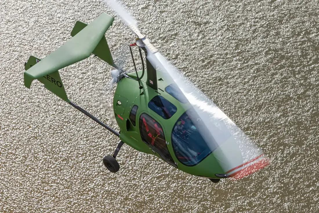ARGON 915 iS gyrocopter in flight