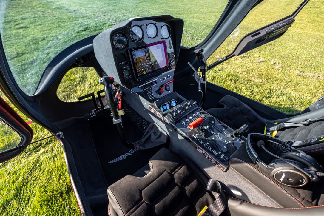 The Garmin glass cockpit of an ARGON GTL, where the flying test is flown from